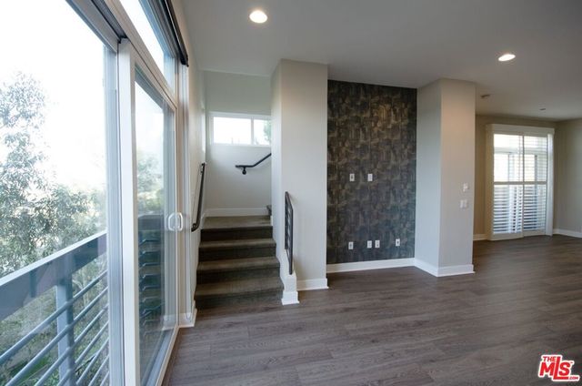 2753 Waverly Drive 806, Los Angeles, CA 90039