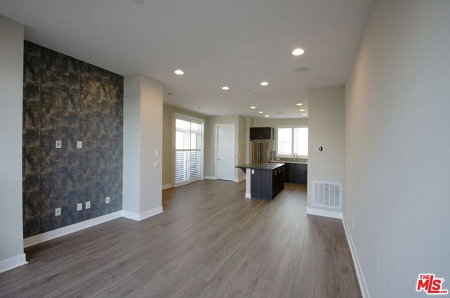 2753 Waverly Drive 806, Los Angeles, CA 90039