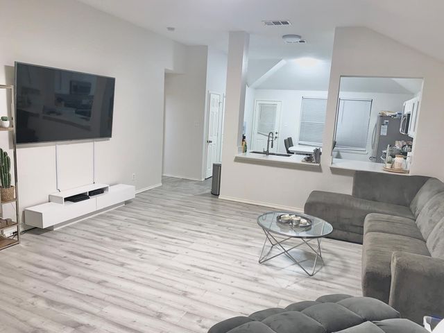 1042 Warbler, Aubrey, TX 76227