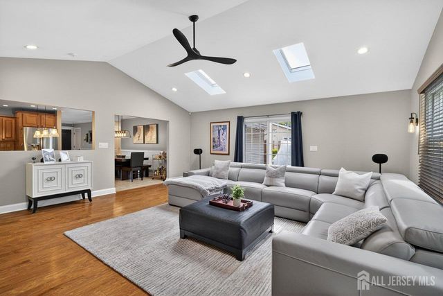 16 Evergreen Terrace, Monroe, NJ 08831