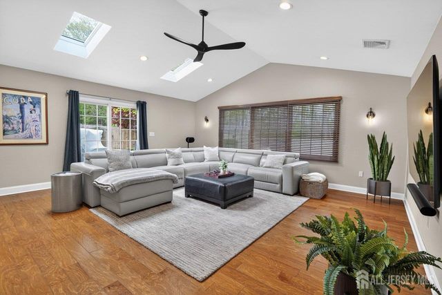 16 Evergreen Terrace, Monroe, NJ 08831