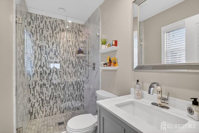 16 Evergreen Terrace, Monroe, NJ 08831