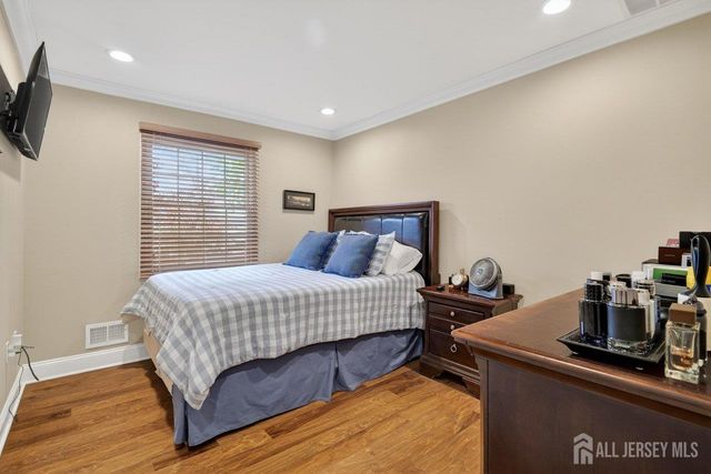 16 Evergreen Terrace, Monroe, NJ 08831