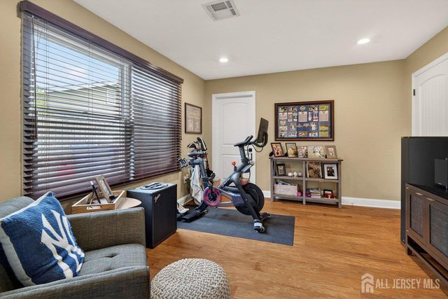16 Evergreen Terrace, Monroe, NJ 08831
