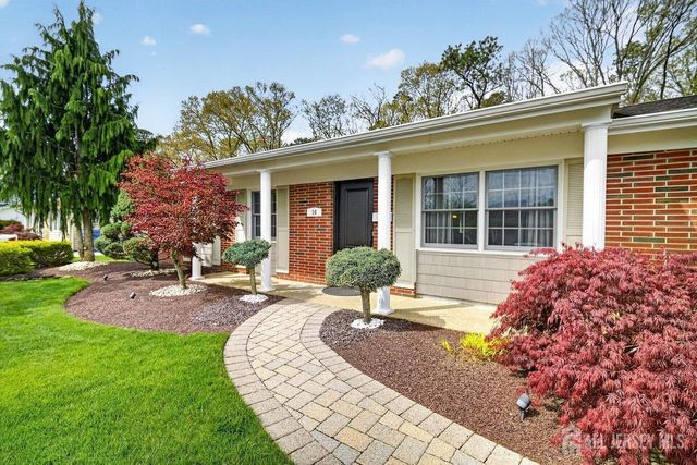 16 Evergreen Terrace, Monroe, NJ 08831