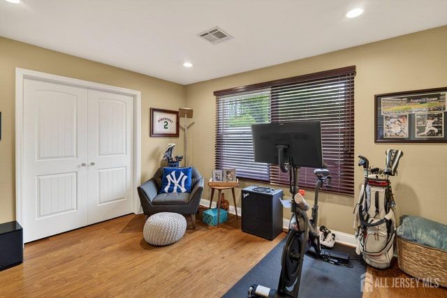 16 Evergreen Terrace, Monroe, NJ 08831