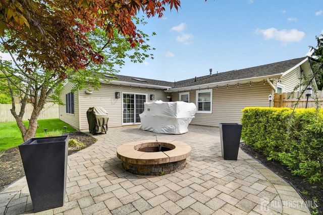 16 Evergreen Terrace, Monroe, NJ 08831