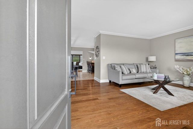 16 Evergreen Terrace, Monroe, NJ 08831