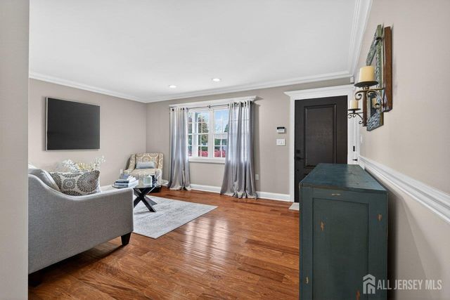 16 Evergreen Terrace, Monroe, NJ 08831