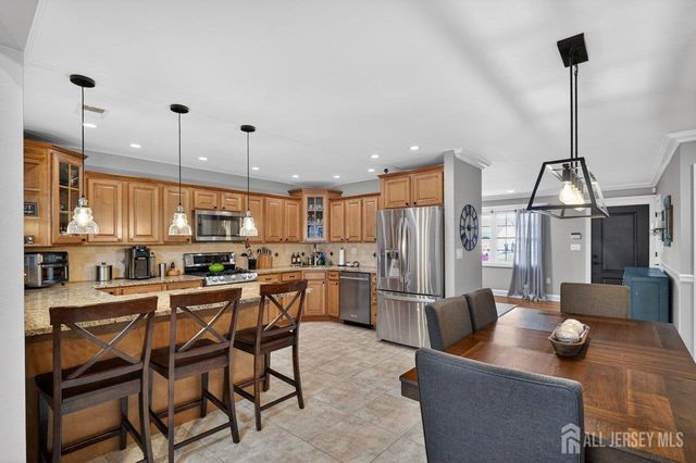 16 Evergreen Terrace, Monroe, NJ 08831