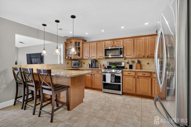16 Evergreen Terrace, Monroe, NJ 08831