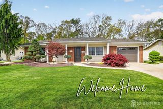 16 Evergreen Terrace, Monroe, NJ 08831