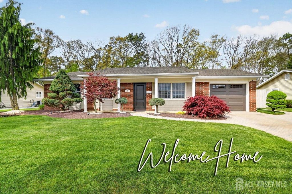 16 Evergreen Terrace, Monroe, NJ 08831