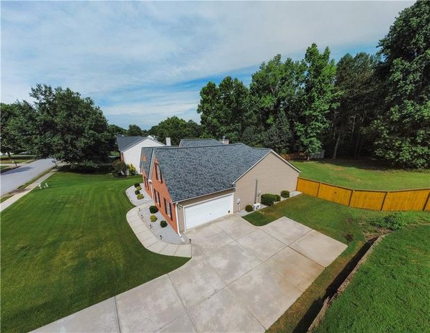 2844 Michelle Lee Drive, Dacula, GA 30019