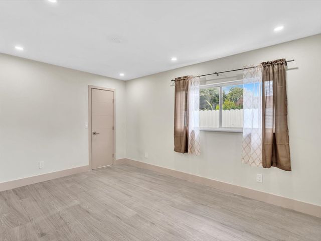 9960 NW 23rd St, Coral Springs, FL 33065
