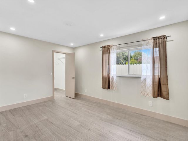 9960 NW 23rd St, Coral Springs, FL 33065