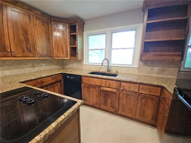 10913 W 50TH Terrace, Shawnee, KS 66203