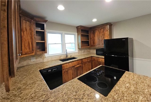 10913 W 50TH Terrace, Shawnee, KS 66203