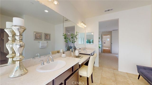 28620 Vista Del Rio, Valencia, CA 91354