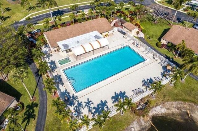 813 Sky Pine Way E1, Greenacres, FL 33415