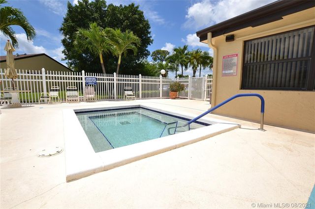 813 Sky Pine Way E1, Greenacres, FL 33415