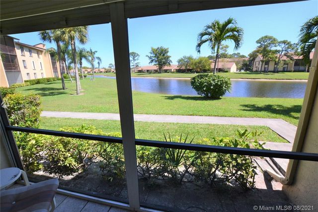 813 Sky Pine Way E1, Greenacres, FL 33415