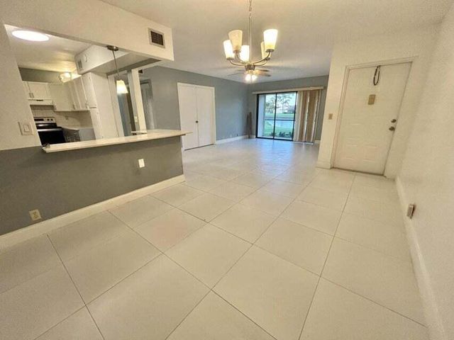 813 Sky Pine Way E1, Greenacres, FL 33415