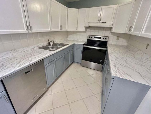 813 Sky Pine Way E1, Greenacres, FL 33415