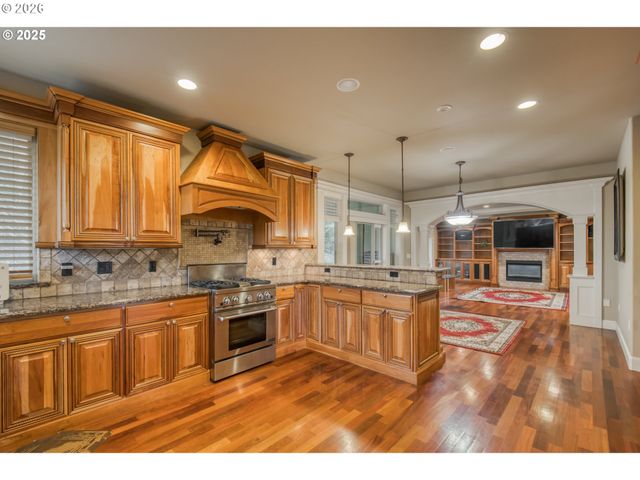 12491 Se CAPRI Ct, Happy Valley, OR 97086