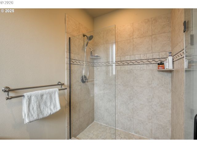 12491 Se CAPRI Ct, Happy Valley, OR 97086