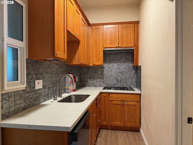 12491 Se CAPRI Ct, Happy Valley, OR 97086