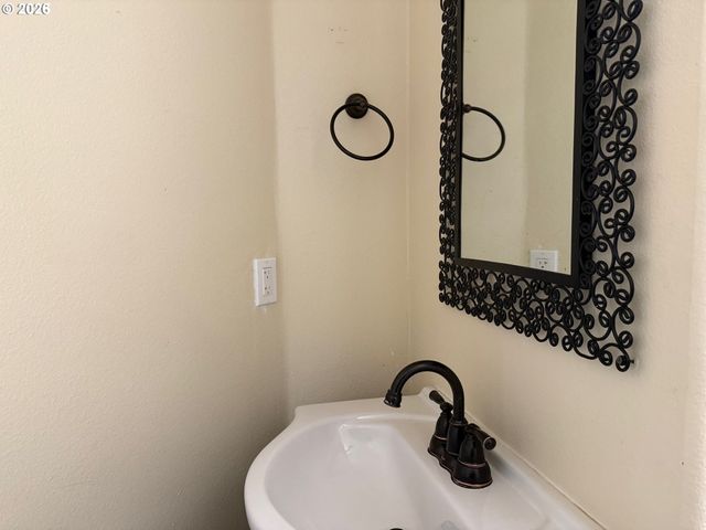 12491 Se CAPRI Ct, Happy Valley, OR 97086