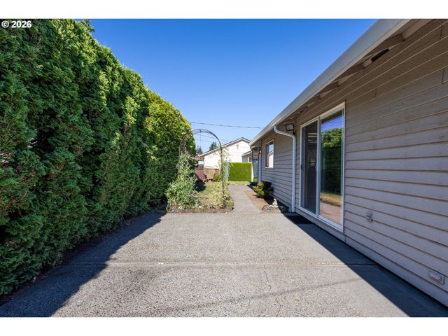 17036 Se SALMON St, Portland, OR 97233