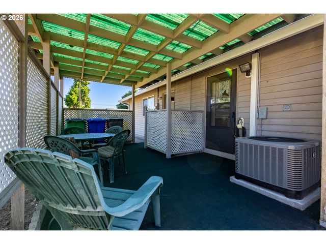 17036 Se SALMON St, Portland, OR 97233