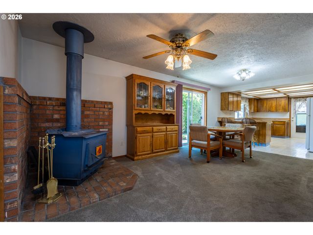 17036 Se SALMON St, Portland, OR 97233