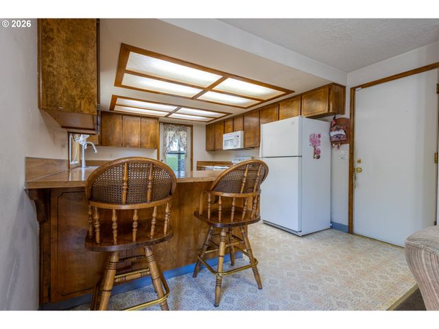 17036 Se SALMON St, Portland, OR 97233