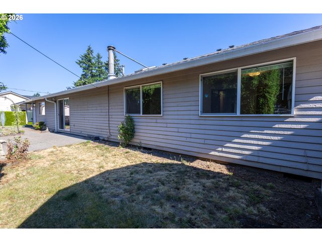 17036 Se SALMON St, Portland, OR 97233