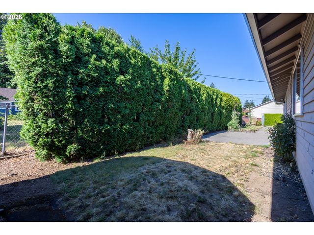 17036 Se SALMON St, Portland, OR 97233