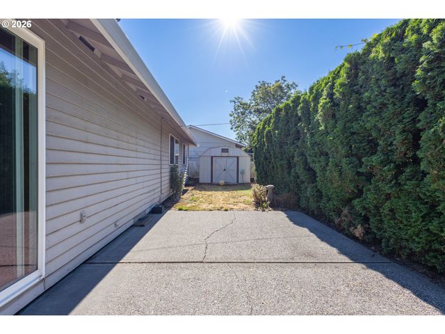 17036 Se SALMON St, Portland, OR 97233