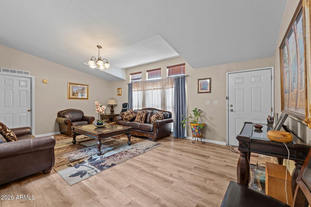 Image 12 of property listing at 47602 N EAGLE EYE Road, Aguila, AZ 85320