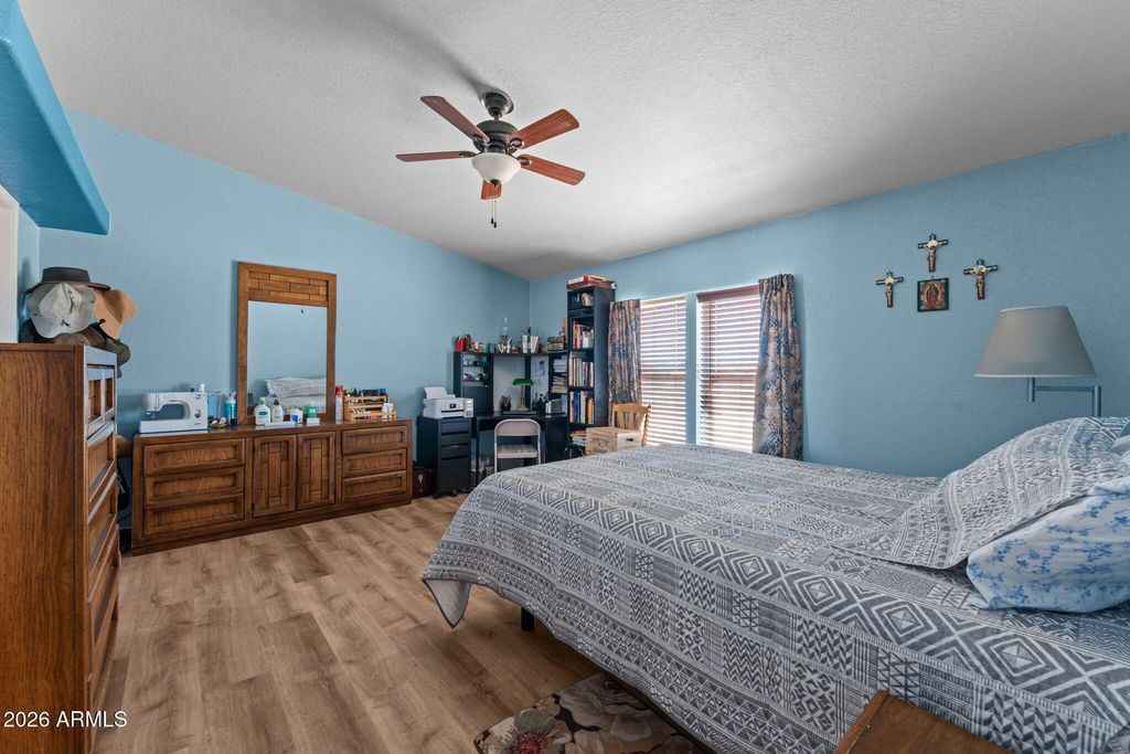 Image 20 of property listing at 47602 N EAGLE EYE Road, Aguila, AZ 85320