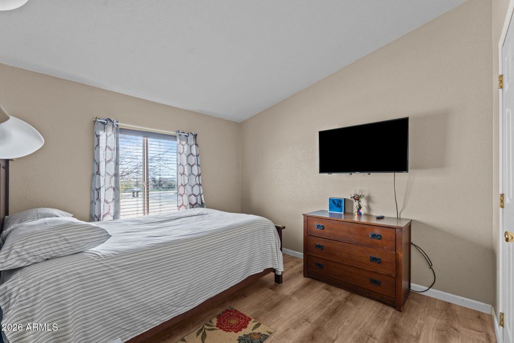 Image 27 of property listing at 47602 N EAGLE EYE Road, Aguila, AZ 85320