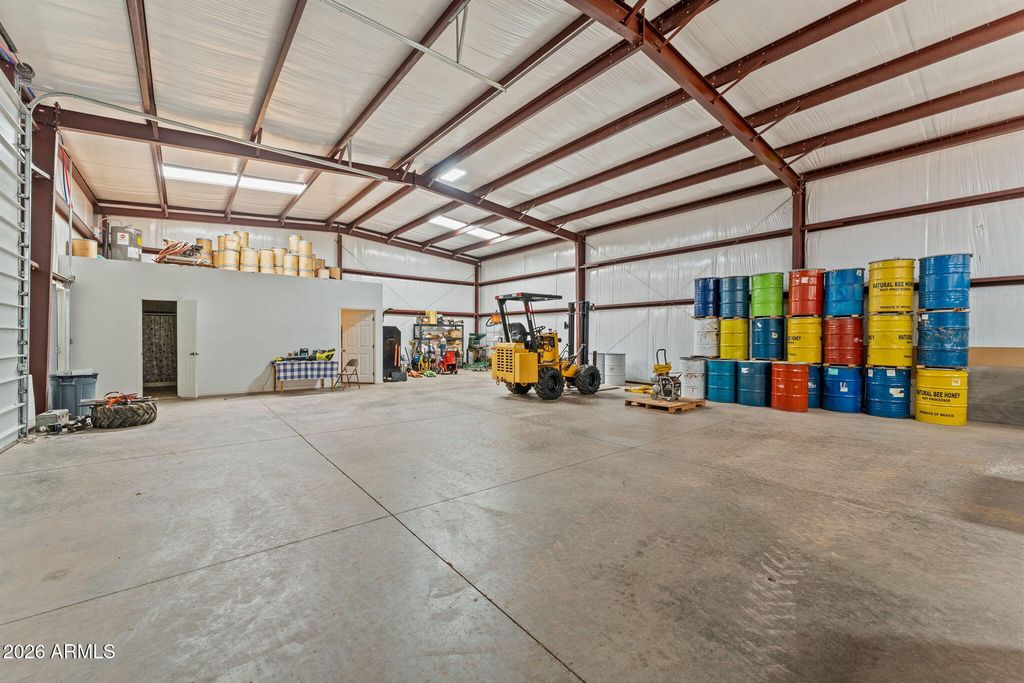 Image 31 of property listing at 47602 N EAGLE EYE Road, Aguila, AZ 85320