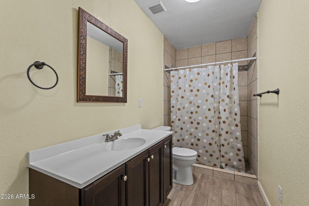 Image 33 of property listing at 47602 N EAGLE EYE Road, Aguila, AZ 85320