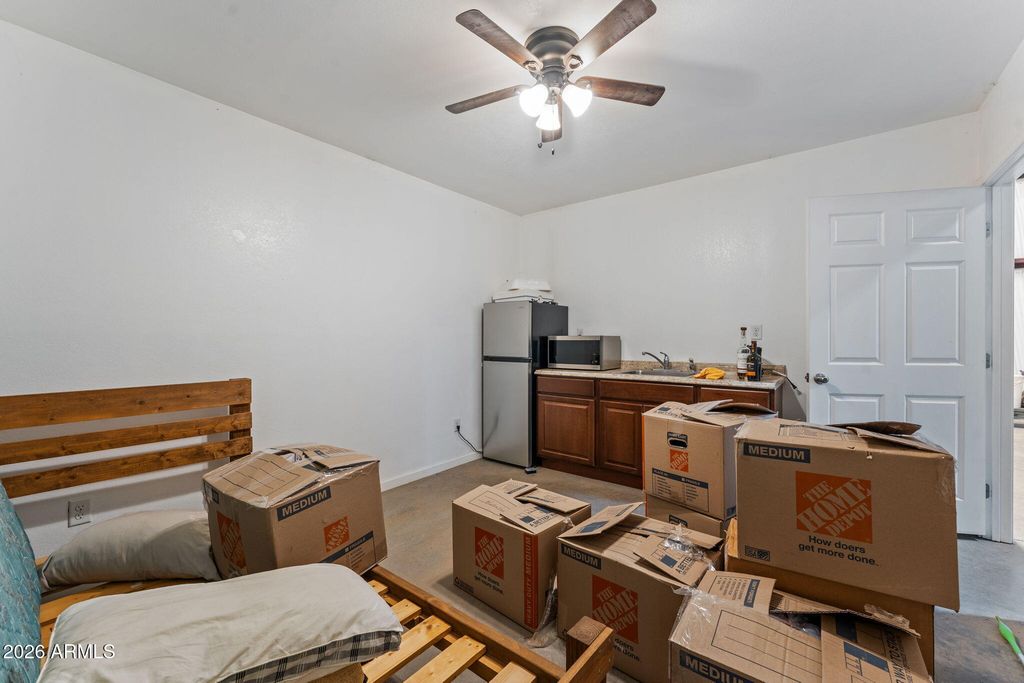 Image 34 of property listing at 47602 N EAGLE EYE Road, Aguila, AZ 85320