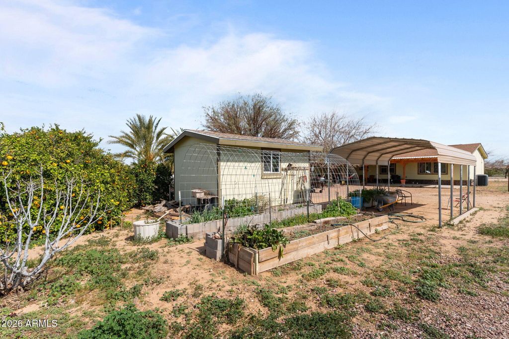 Image 35 of property listing at 47602 N EAGLE EYE Road, Aguila, AZ 85320