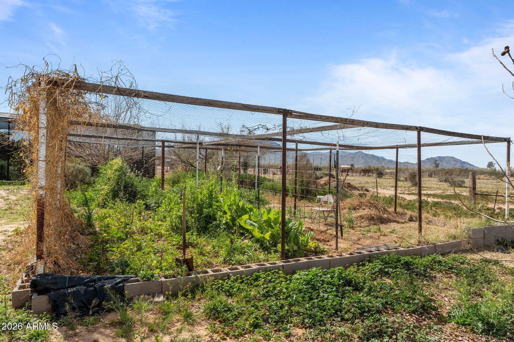 Image 36 of property listing at 47602 N EAGLE EYE Road, Aguila, AZ 85320