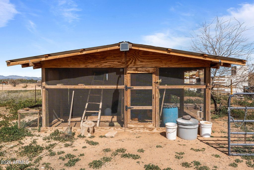 Image 37 of property listing at 47602 N EAGLE EYE Road, Aguila, AZ 85320