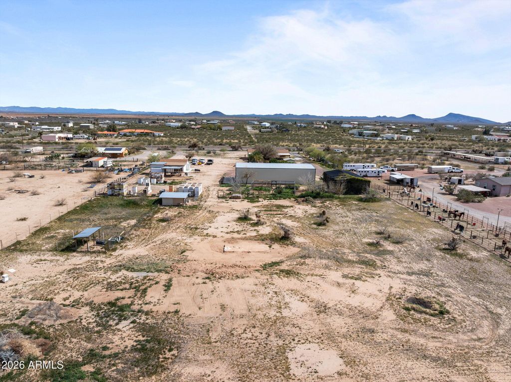 Image 39 of property listing at 47602 N EAGLE EYE Road, Aguila, AZ 85320