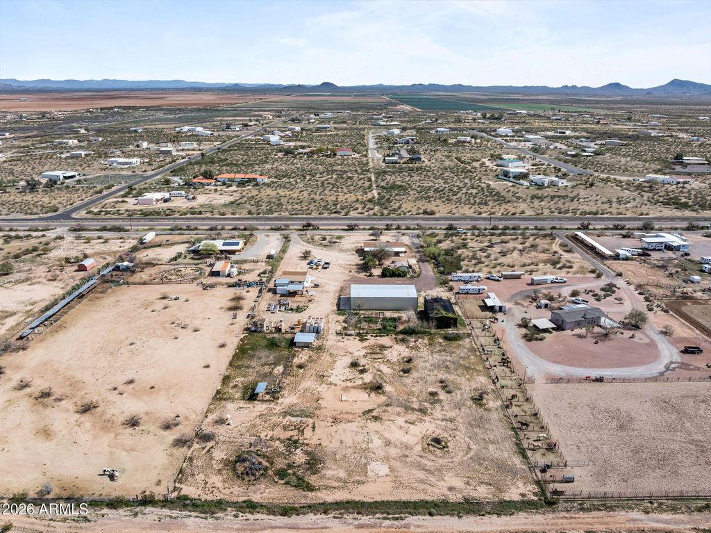 Image 40 of property listing at 47602 N EAGLE EYE Road, Aguila, AZ 85320